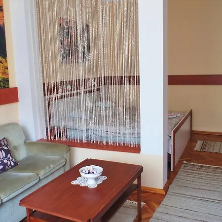 Hajnal Apartman Casa de Férias Gyula