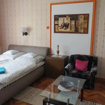 Hajnal Apartman * Gyula
